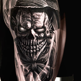 Totenkopf am Oberschenkel – Tattoo aus Köln