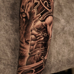 Unterarm-Sleeve mit Figuren – Tattoo aus Köln