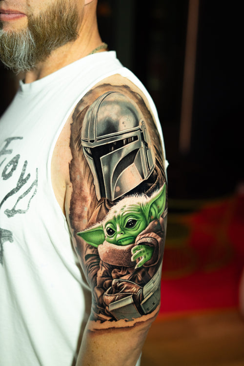 Rückenarbeit in Schwarz-Grau von Daniloo