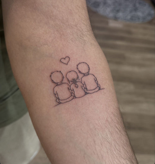 Familienmotiv am Unterarm von Adel