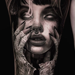 Porträt-Sleeve in Schwarz-Grau – Tattoo aus Köln