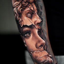 Porträt mit Ornamentik am Unterarm – Tattoo aus Köln