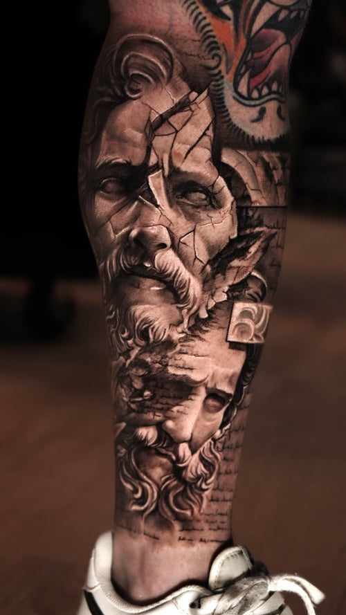 Sleeve mit Figuren am Unterschenkel